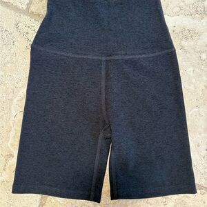 Beyond Yoga Keep Pace 6” Biker Short Darkest Night